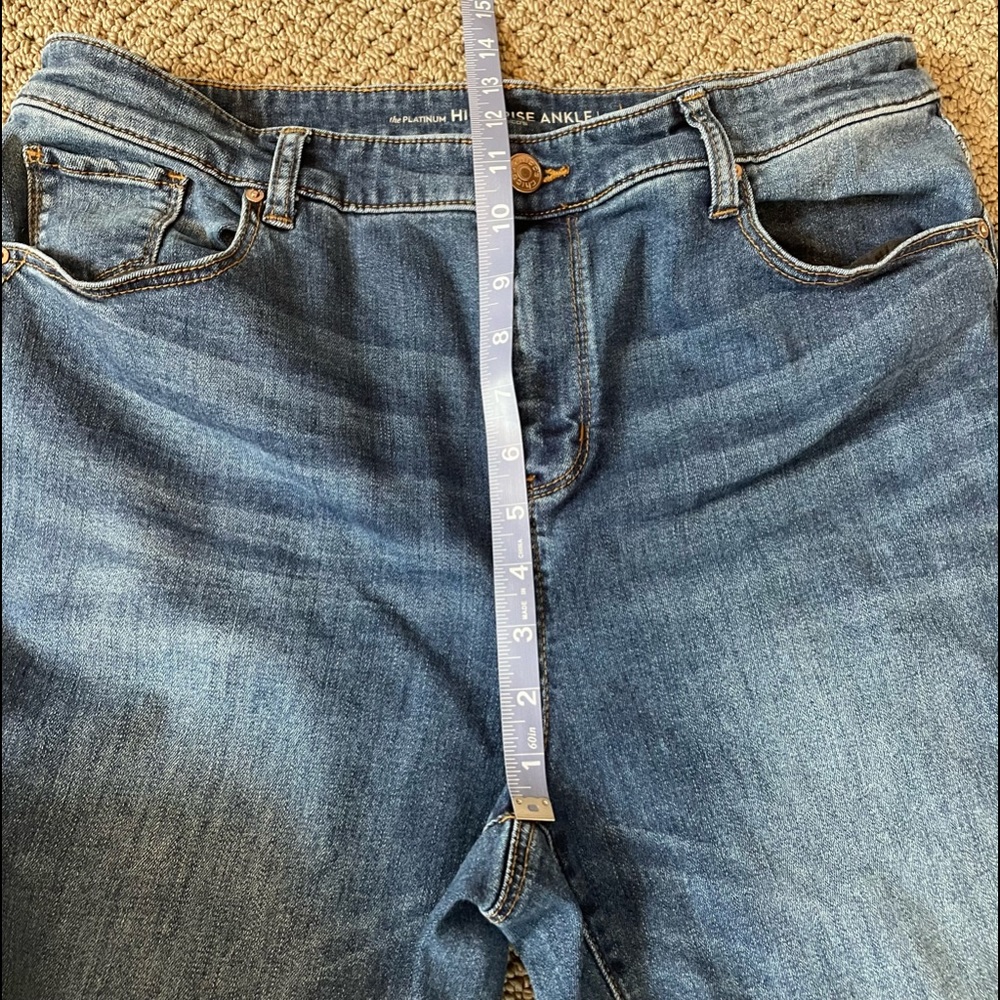 Chico's the Platinum High Rise Ankle Medium Wash Denim Blue Jeans Size 2 - Picture 9 of 11